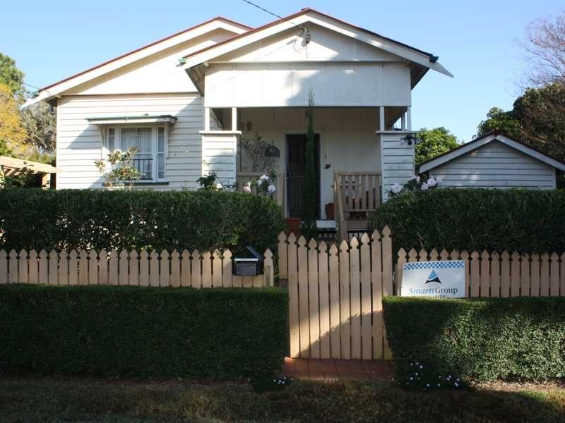 1 Olmai Ave, Eastern Heights QLD 4305
