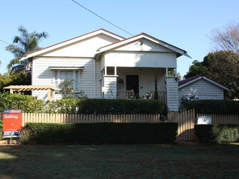 1 Olmai Ave, Eastern Heights QLD 4305