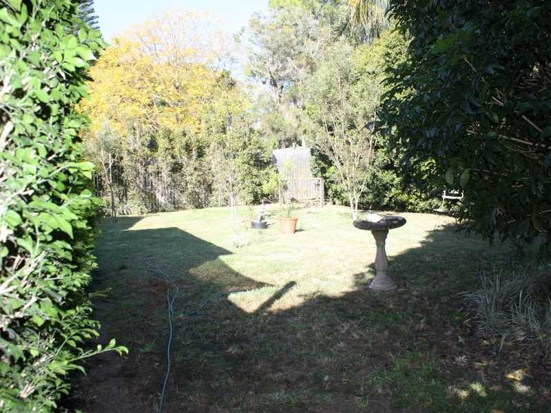 1 Olmai Ave, Eastern Heights QLD 4305