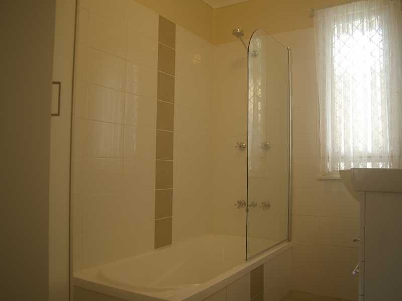 20 Phyllis Street, Eastern Heights QLD 4305