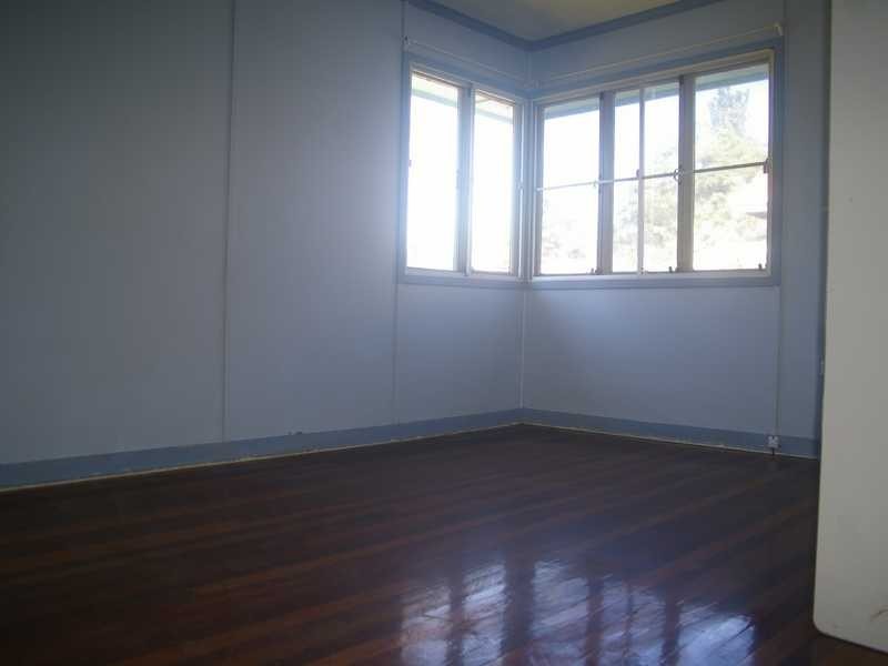 7 Crosshill Street, Leichhardt QLD 4305