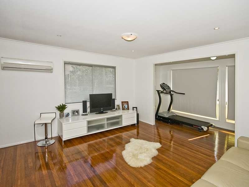 16 Moffatt Road, Waterford West QLD 4133