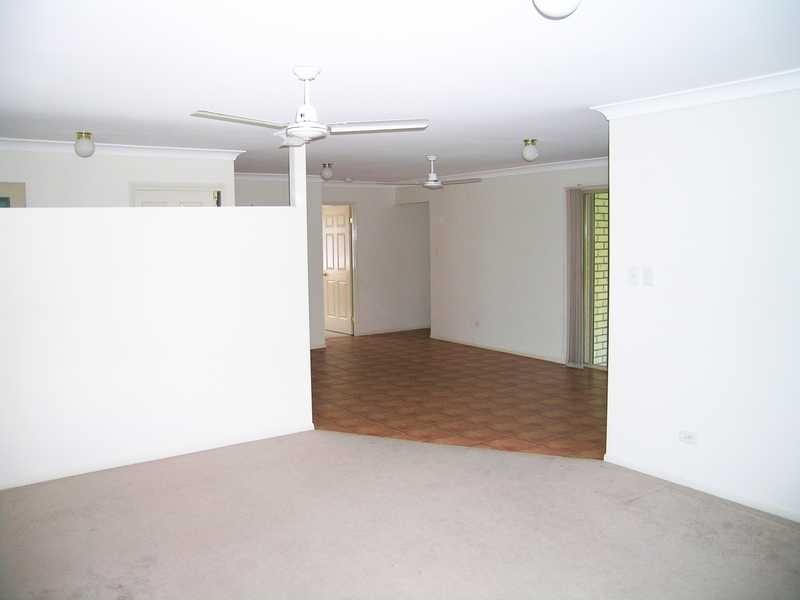 10 Lake Bogong Court, Waterford West QLD 4133