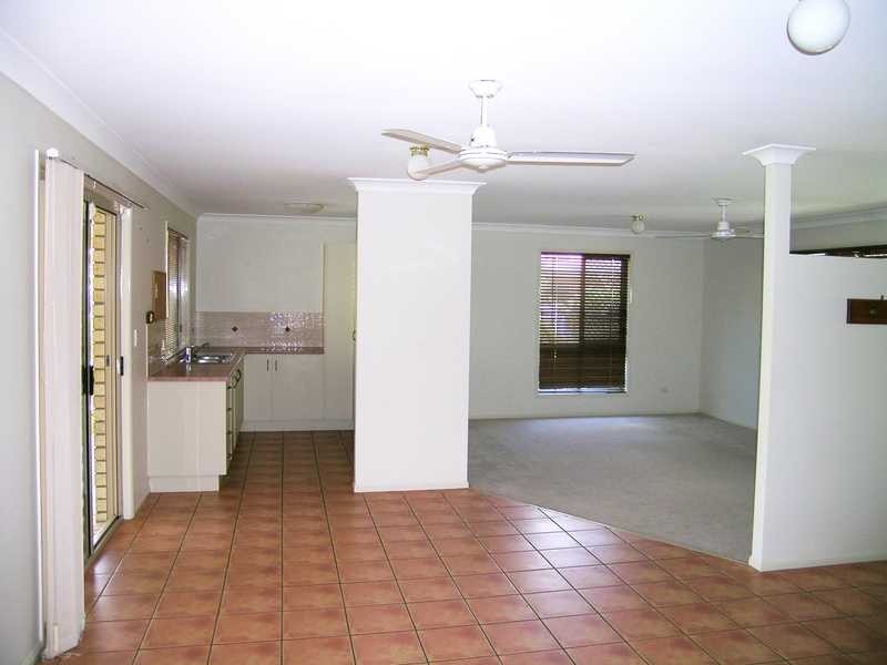 10 Lake Bogong Court, Waterford West QLD 4133