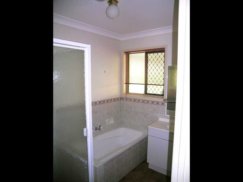 10 Lake Bogong Court, Waterford West QLD 4133