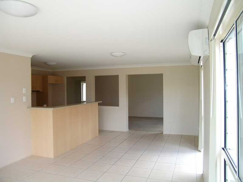 72 Lake Manchester St, Waterford West QLD 4133