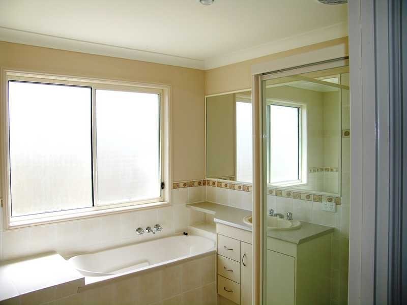 72 Lake Manchester St, Waterford West QLD 4133