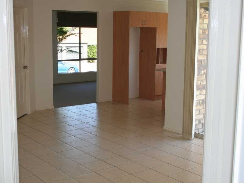 9 Woodrow Place, Marsden QLD 4132