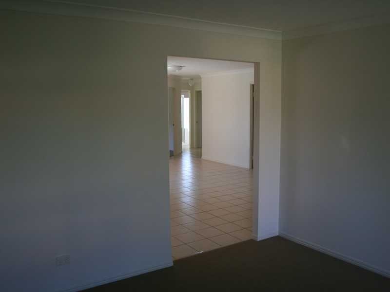 9 Woodrow Place, Marsden QLD 4132