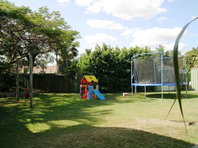 5 Front Court, Marsden QLD 4132