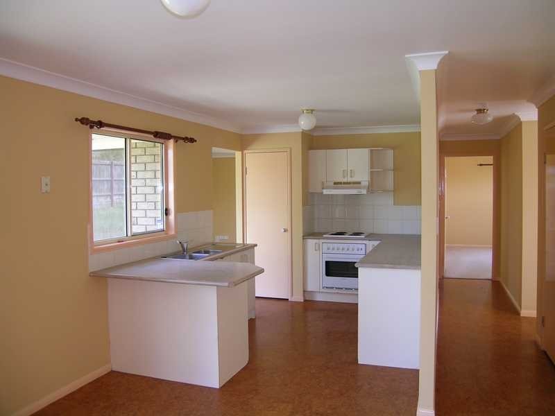 8 Debanie Court, Marsden QLD 4132