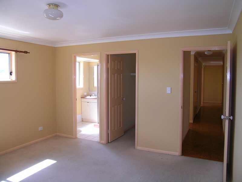 8 Debanie Court, Marsden QLD 4132
