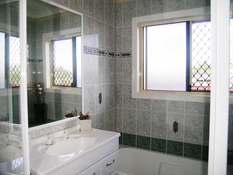 2 Lycoris Street, Crestmead QLD 4132