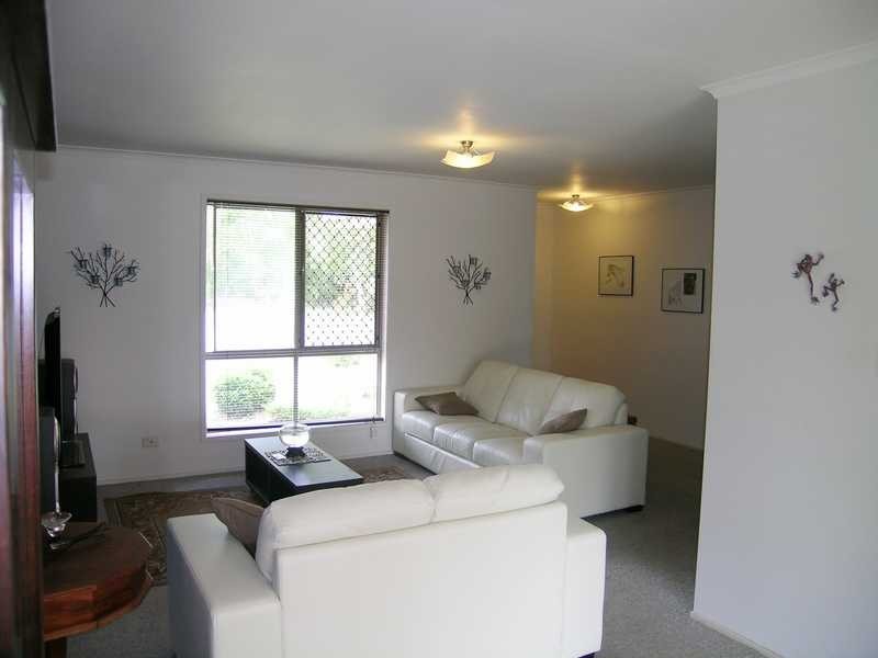 10 Federation Drive, Hillcrest QLD 4118