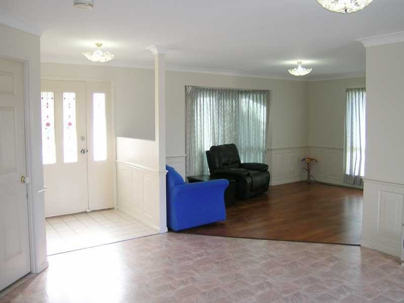 8 Paddies Crescent, Crestmead QLD 4132