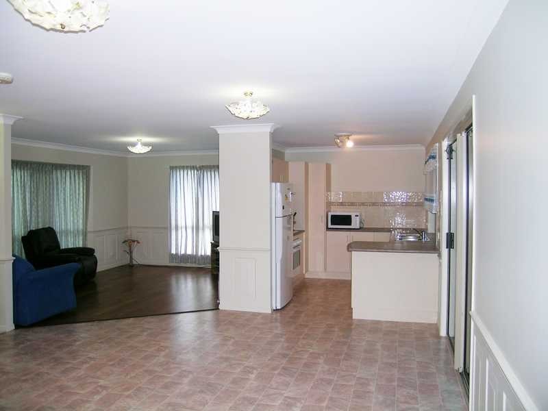 8 Paddies Crescent, Crestmead QLD 4132