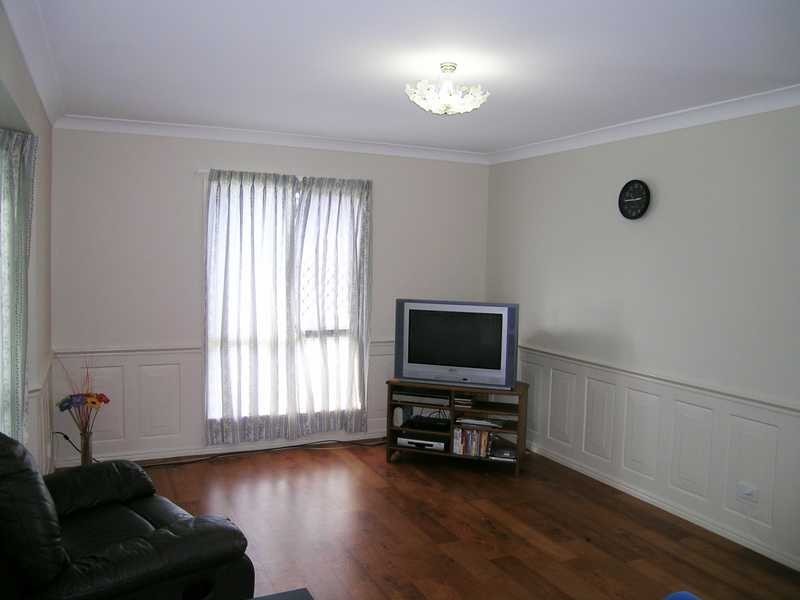 8 Paddies Crescent, Crestmead QLD 4132