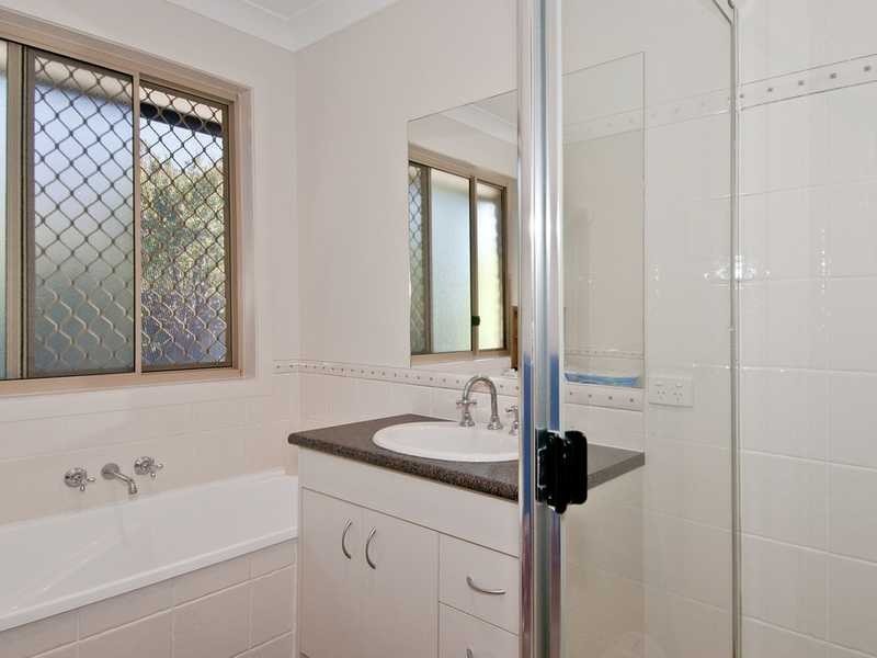 77 Lake Manchester Street, Logan Reserve QLD 4133
