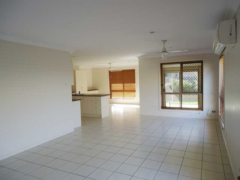 77 Lake Manchester Street, Logan Reserve QLD 4133