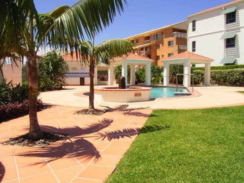 Unit 4 block 5/18-19 Pacific Parade, Yamba NSW 2464