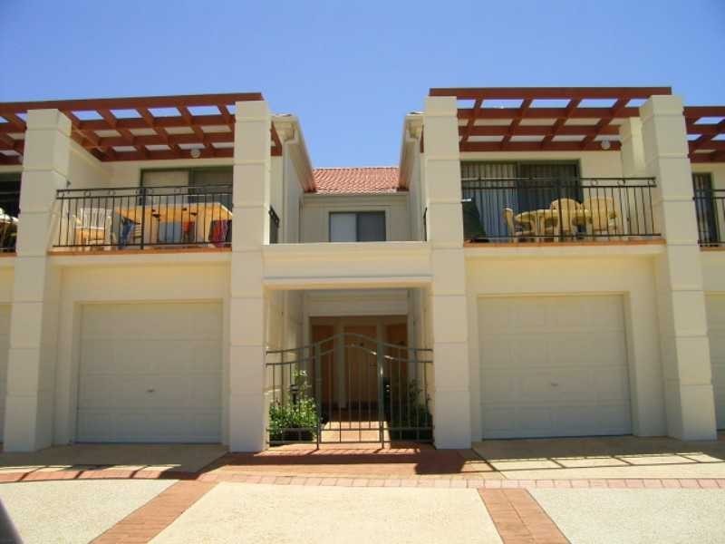 Unit 4 block 5/18-19 Pacific Parade, Yamba NSW 2464