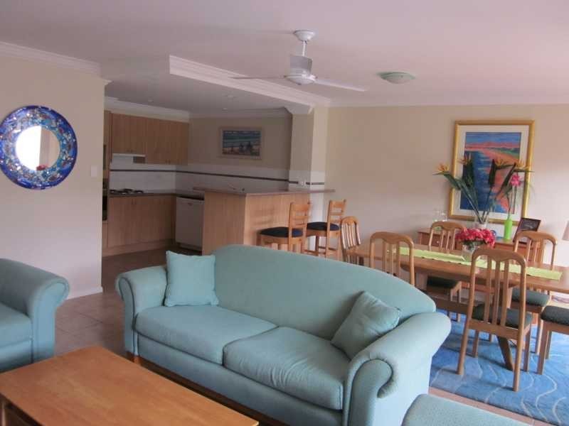 Unit 4 block 5/18-19 Pacific Parade, Yamba NSW 2464