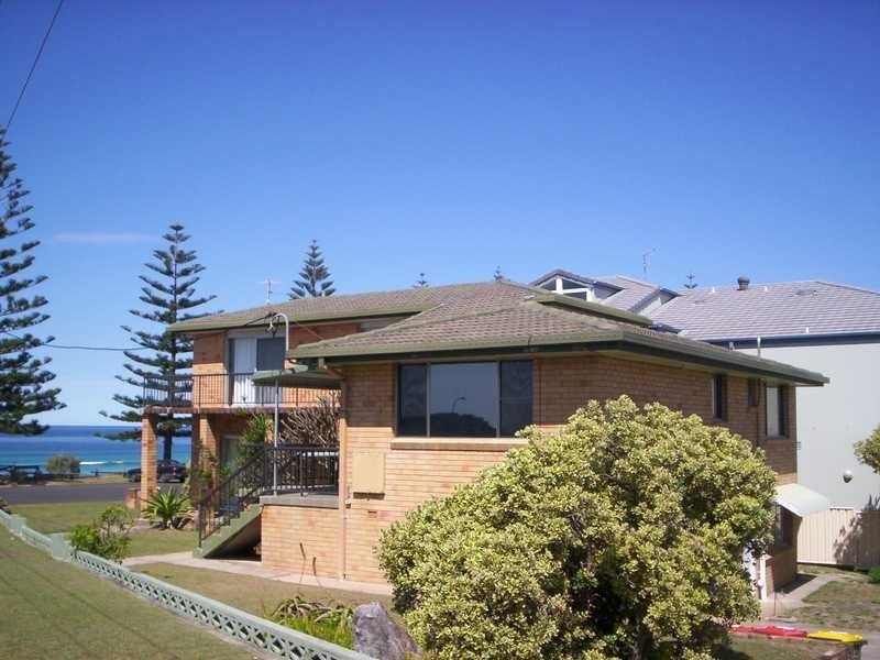 Unit 2/5 Pacific Parade, Yamba NSW 2464
