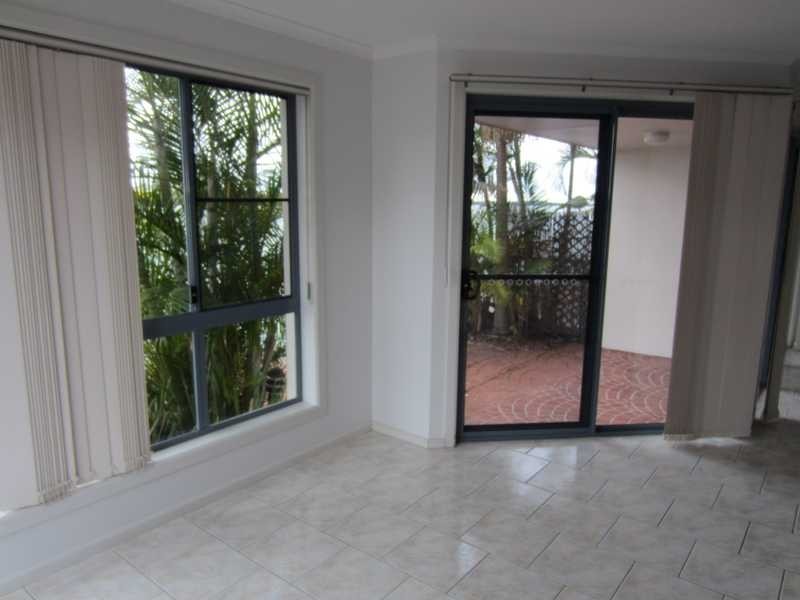 Unit 4/7 Edgewater Close, Yamba NSW 2464