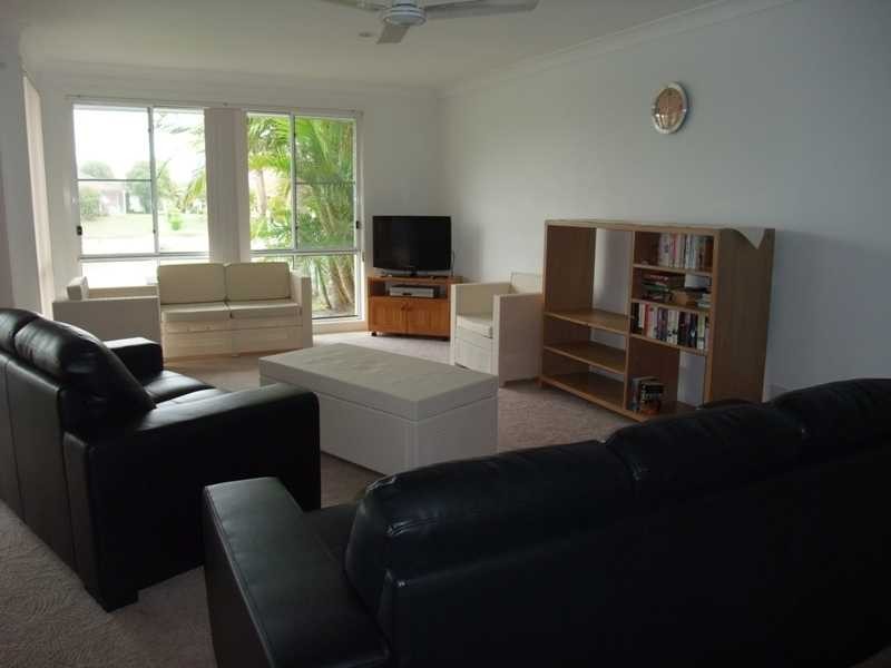 Unit 1/8 Nabilla Court, Yamba NSW 2464