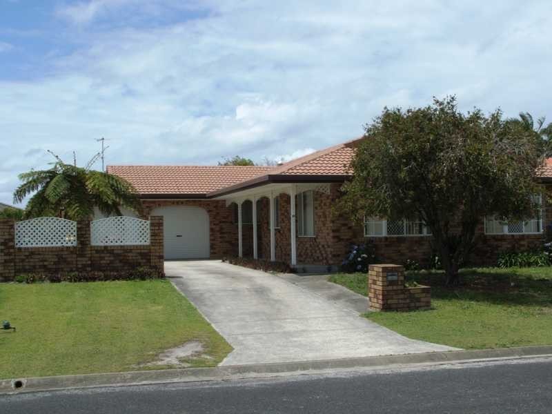 11 Casuarina Close, Yamba NSW 2464