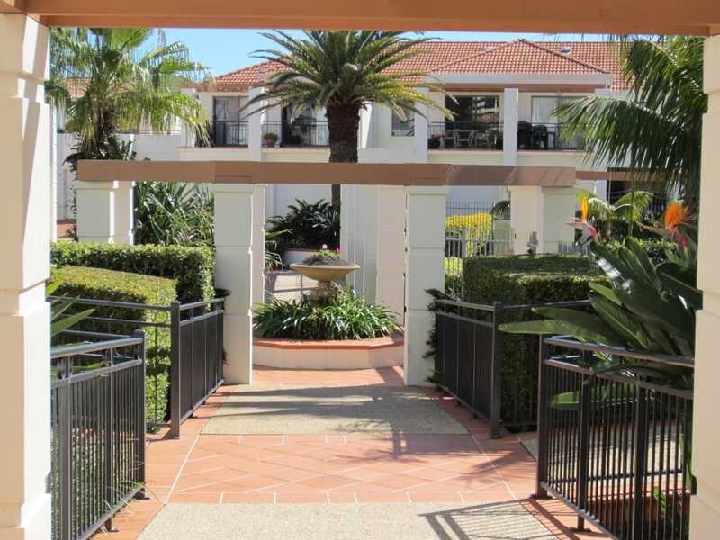 Unit 2 Block 5/18-19 Pacific Parade, Yamba NSW 2464