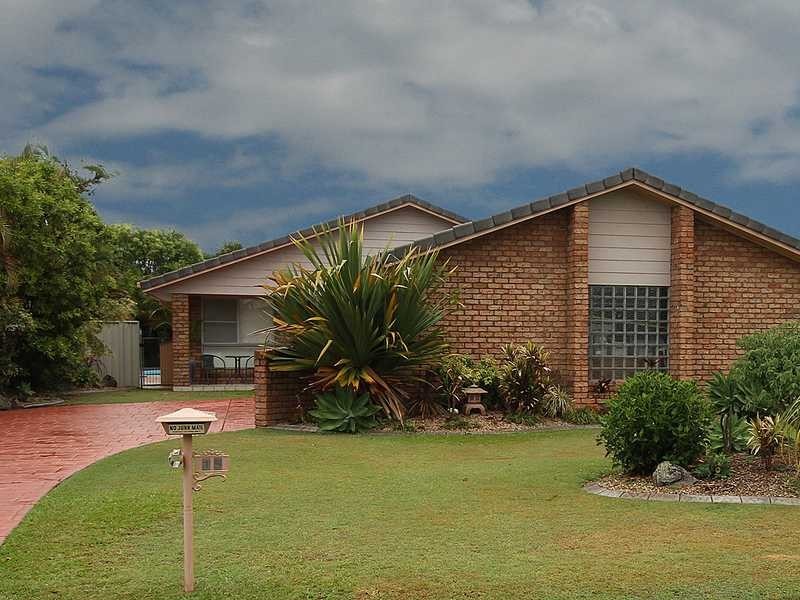 15 Palm Terrace, Yamba NSW 2464