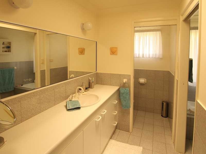 15 Palm Terrace, Yamba NSW 2464