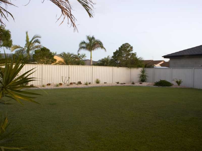 15 Palm Terrace, Yamba NSW 2464