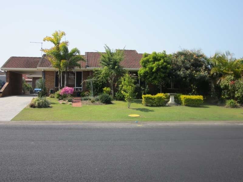 10 Osprey Drive, Yamba NSW 2464