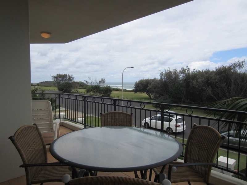 Unit 5 Block 1/18-19 PACIFIC PARADE, Yamba NSW 2464