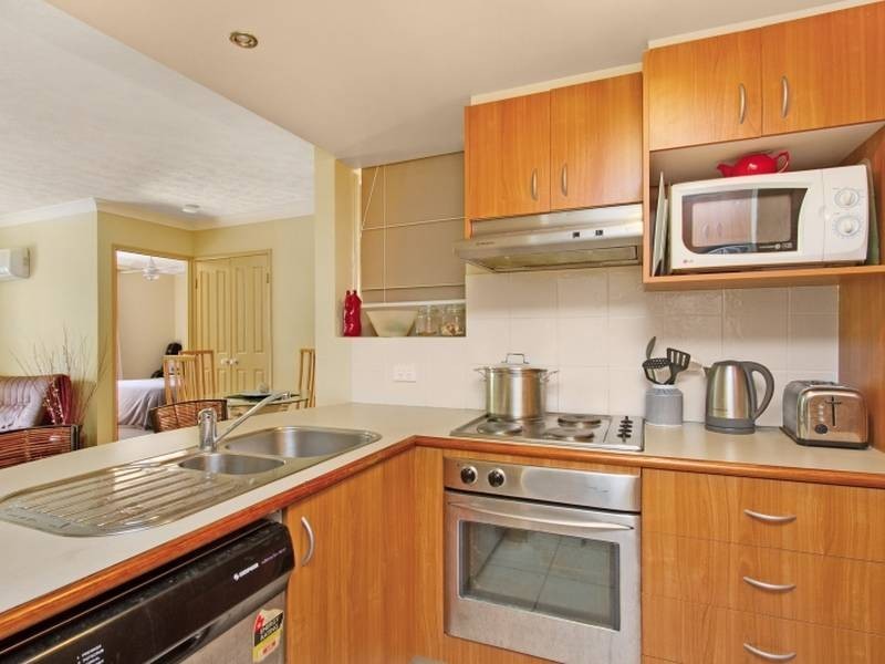6/37 Golden Four Drive, Kirra QLD 4225