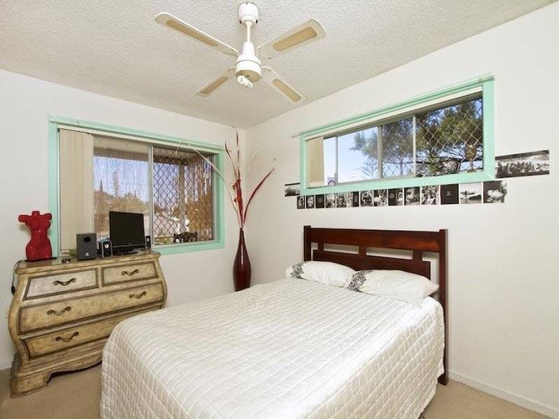 1/13 Coolangatta Rd, Kirra QLD 4225