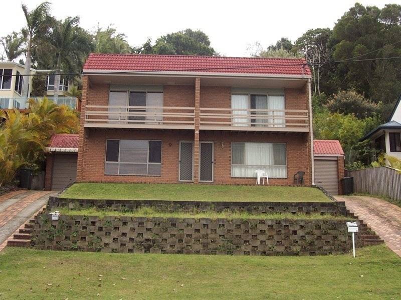 2/43 Bimbadeen Avenue, Banora Point NSW 2486