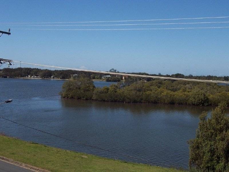 2/43 Bimbadeen Avenue, Banora Point NSW 2486