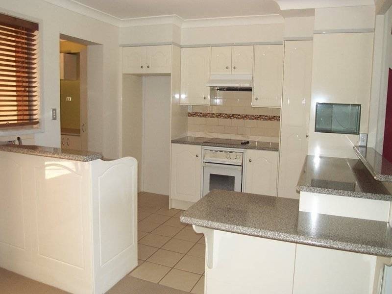 2/43 Bimbadeen Avenue, Banora Point NSW 2486