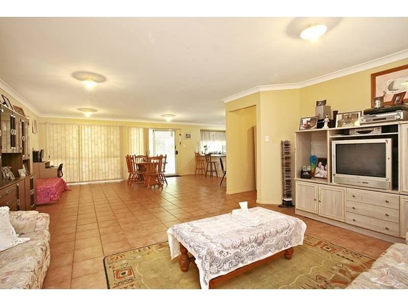 33 Glen Ayr Drive, Banora Point NSW 2486