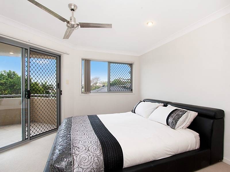 9/50 Miles Street, Kirra QLD 4225