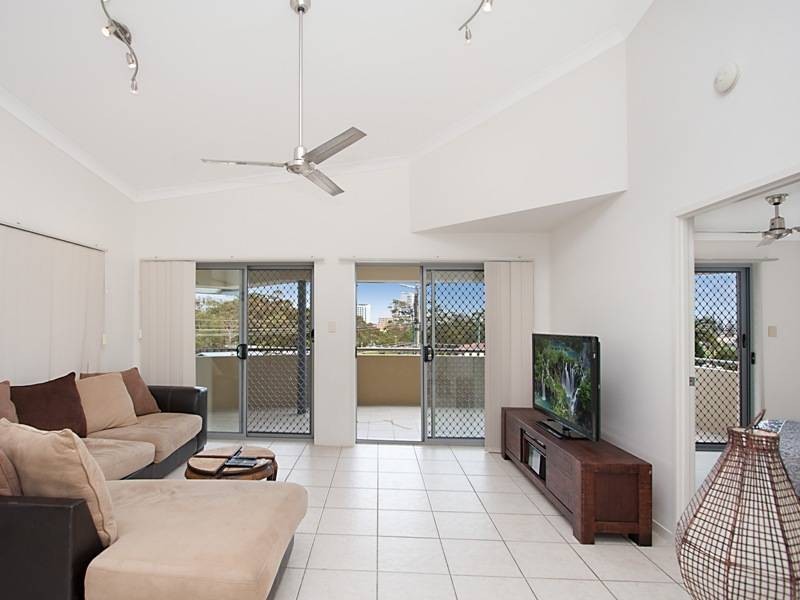 9/50 Miles Street, Kirra QLD 4225