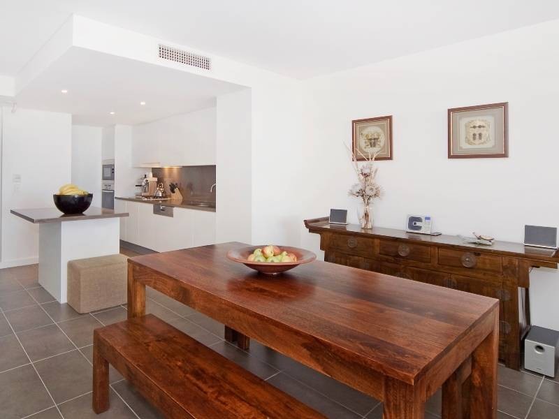 102/2 Creek Street, Kirra QLD 4225