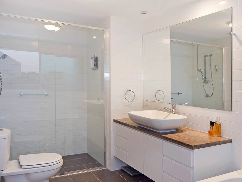 102/2 Creek Street, Kirra QLD 4225