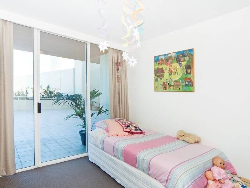 102/2 Creek Street, Kirra QLD 4225