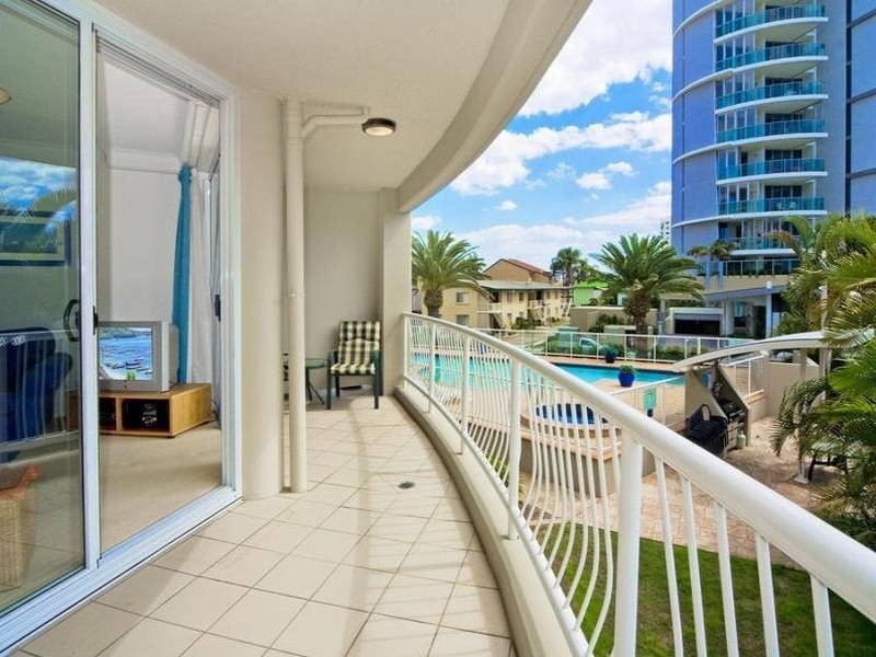 4 Douglas Street, Kirra QLD 4225