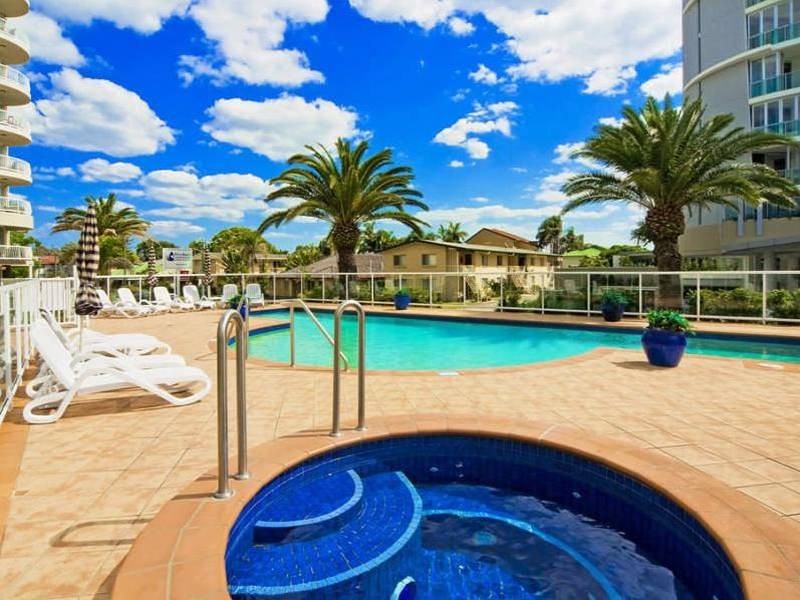 4 Douglas Street, Kirra QLD 4225