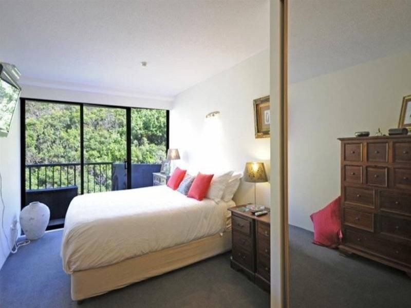 8H/828 Pacific Parade, Currumbin QLD 4223